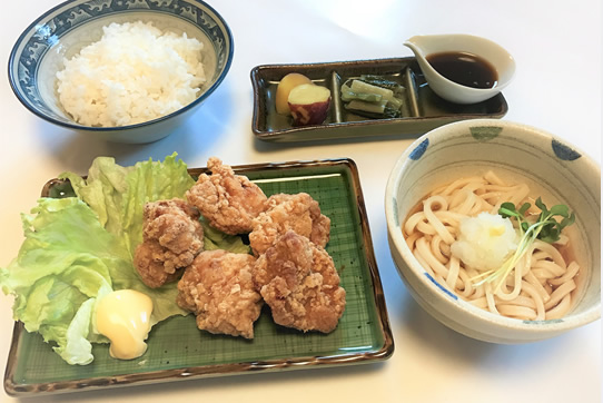 あったかおろしうどんと唐揚げ定食