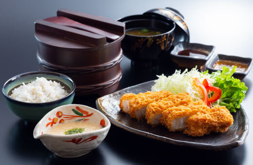麦とろ厚切りロースカツ定食